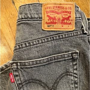 LEVI 501 jeans. Black threading. Almost new. Size 25W / 28L (ankle cut)